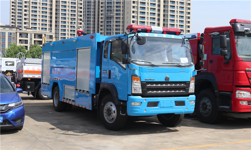 ���{ɫ����܇